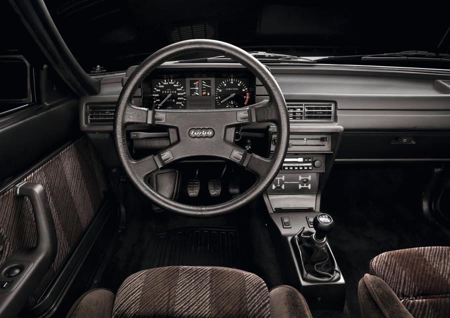 Торпедо Audi Quattro (Typ 85) 1980 года  (WW) (фото 15 из 34)